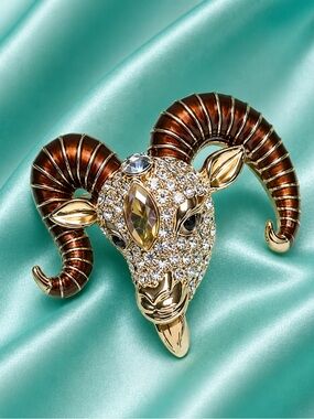 Luxury Ram Head Diamond Crystal Brooch